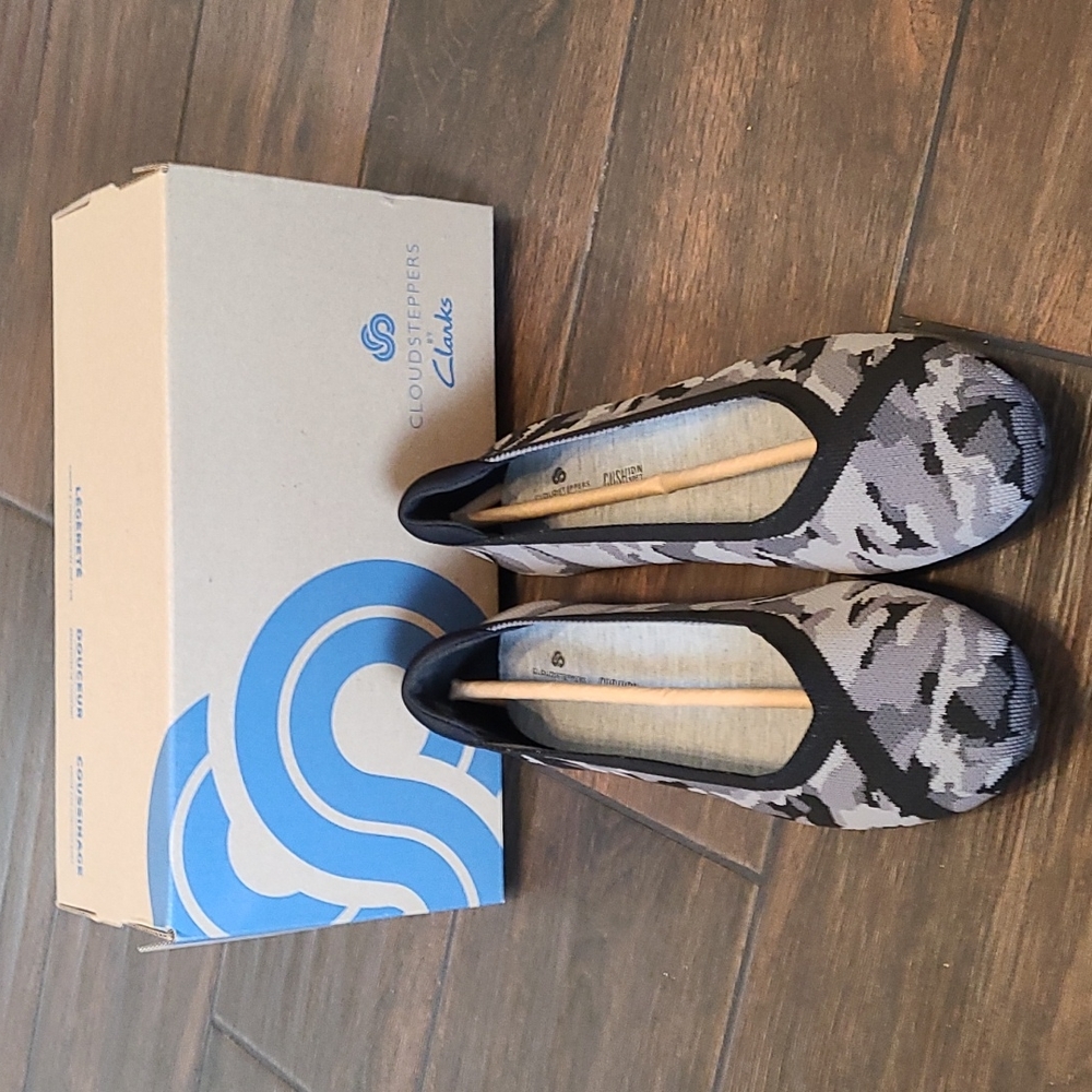Women's camo Cloudsteppers by Clarks ballet flat 7.5